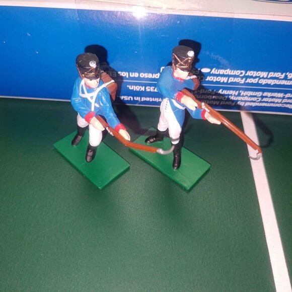 Vintage Blue Box American Revolutionary Soldier Figurines - Picture 3 of 6